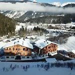 Franz Johann Aparts - 150m To Slopes Шладминг